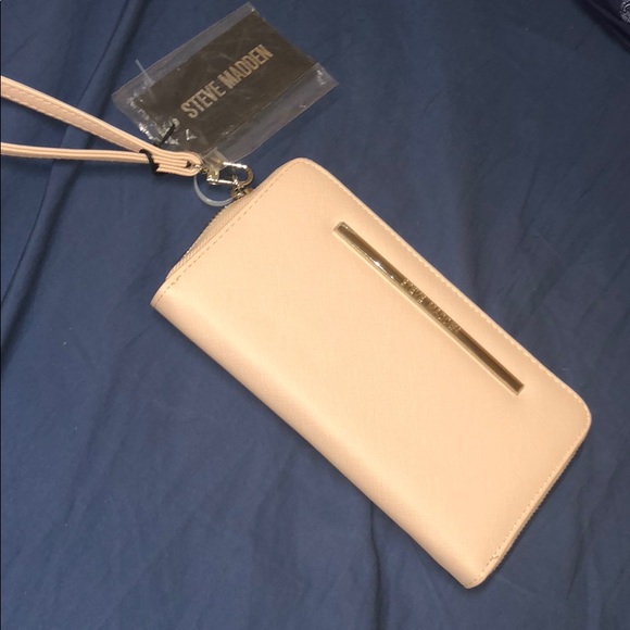 Steve Madden Handbags - Wristlet
